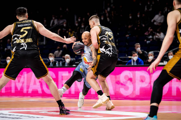 低位持球单 低位持球单